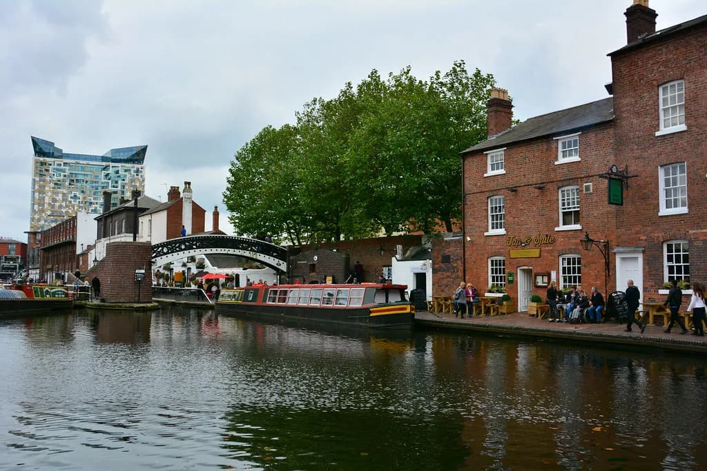 Birmingham Boat Trips: Which Canal Cruise to Book