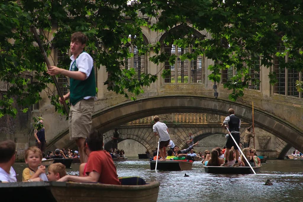 Cambridge Boat Trips: Punting, Boat Hire and River Routes