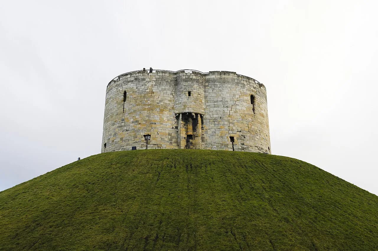 Clifford's Tower York Guide: Tickets and Visiting Tips