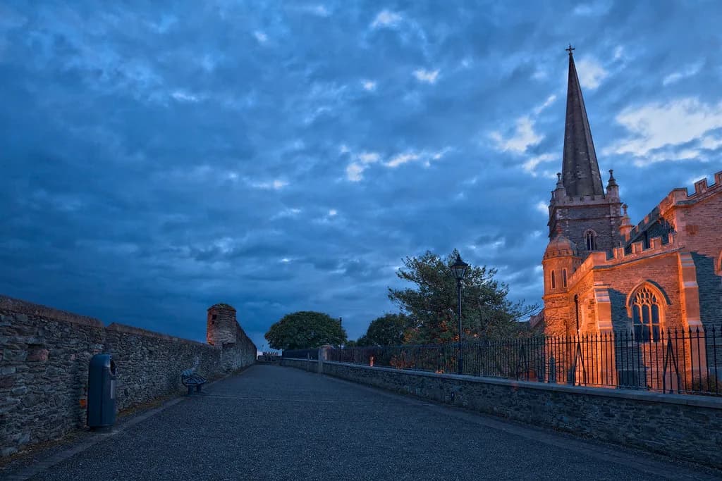 Derry Walking Tour: Guided or Self-Guided Route Choice