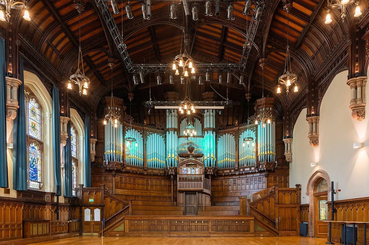 Guildhall Derry: Visitor Guide to the City Hall