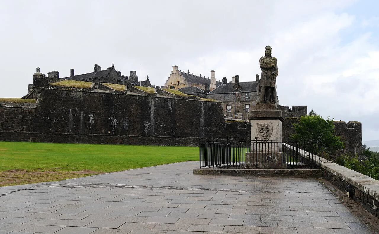 Stirling Attractions: 8 Visitor Guides