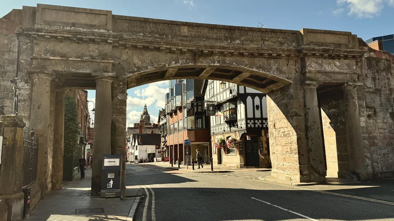 Medieval Chester: Walls, Rows and Streets to Walk