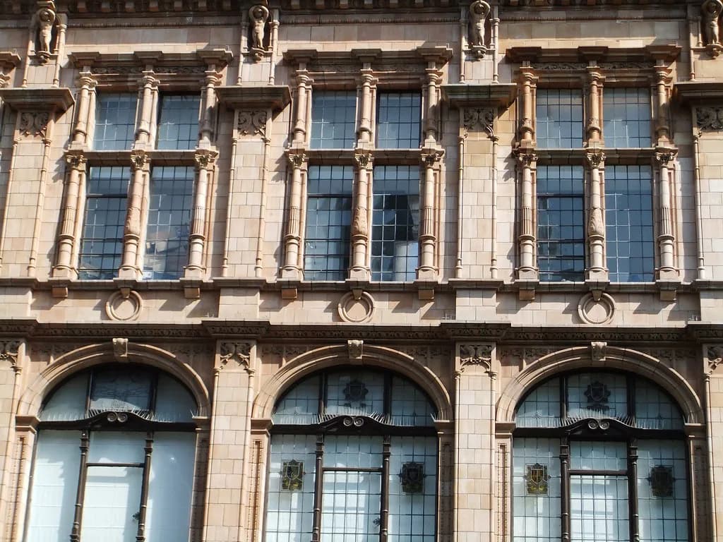 Nottingham Architecture: A City Break Guide to the Buildings