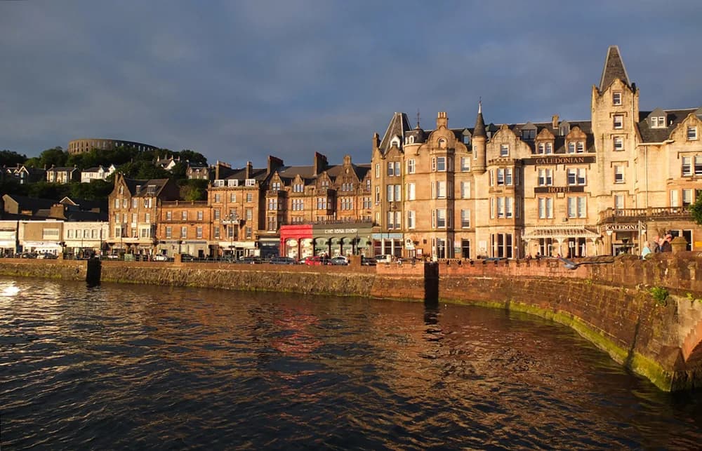 Oban Harbour: Ferry Terminal, Town Pier and What to See