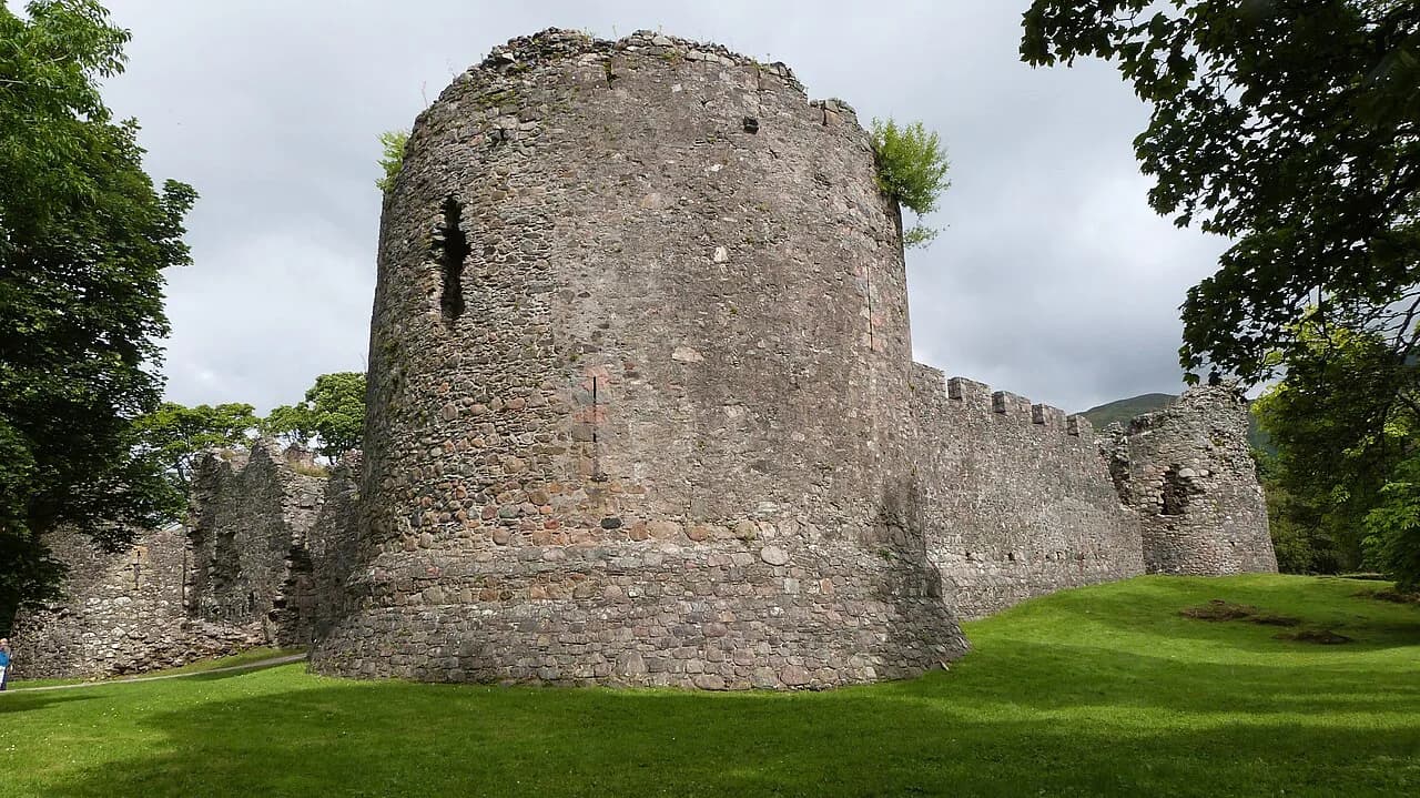 Old Inverlochy Castle: Fort William's 13th-Century Ruin