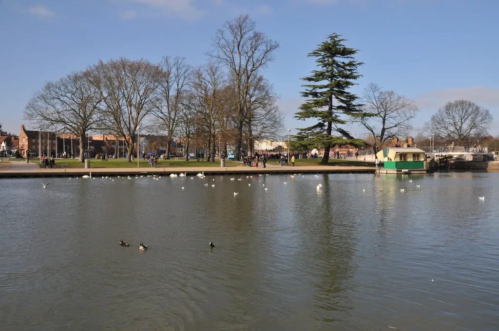 Parks in Stratford-upon-Avon: Green Spaces Worth a Walk