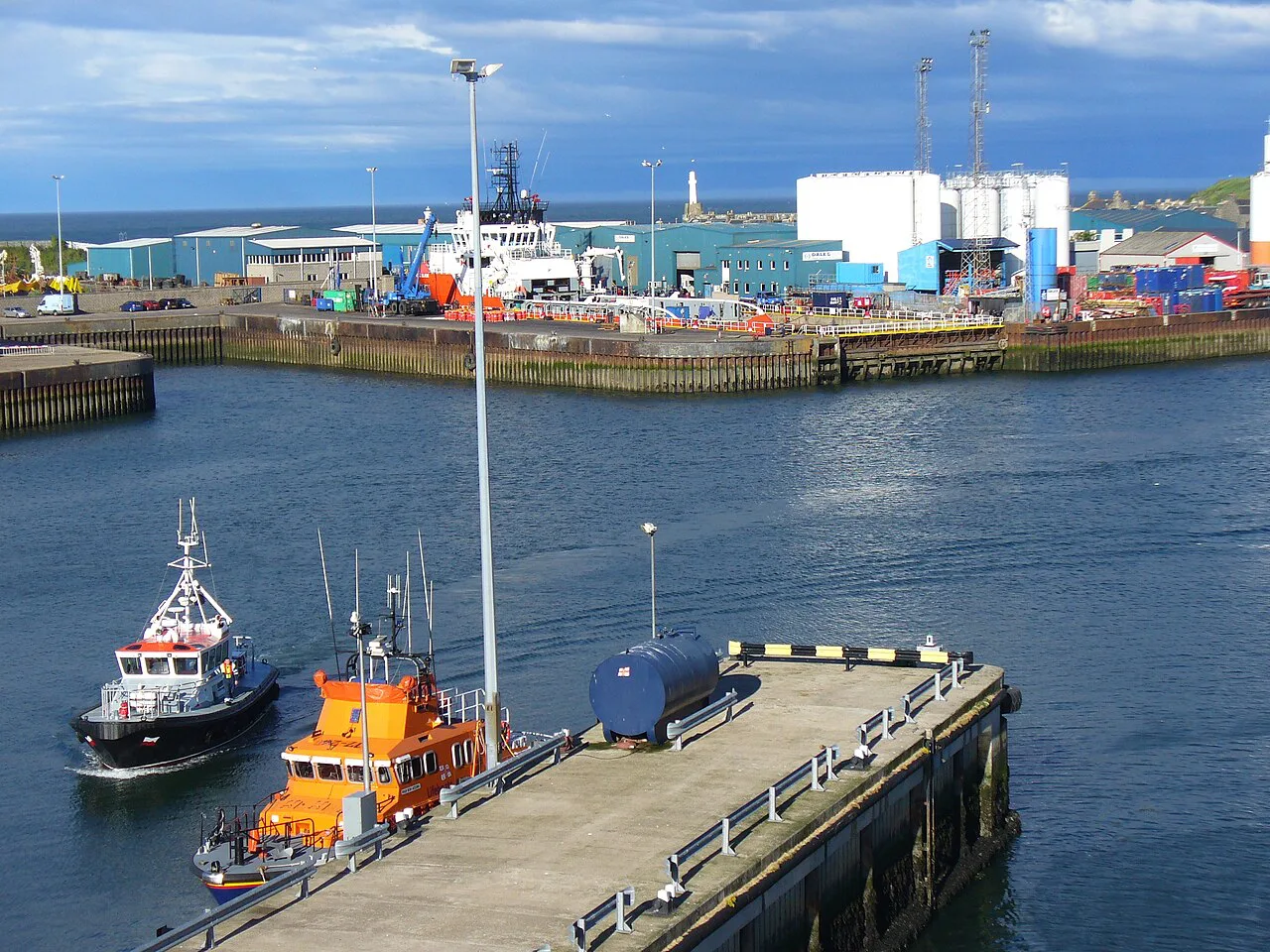 Pilot Boat and Lifeboat, Aberdeen Harbour - geograph.org.uk