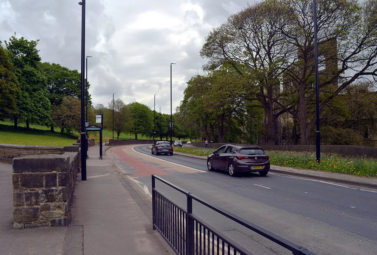 Abbey Road (A65) at Kirkstall Abbey, Leeds - geograph.org.uk