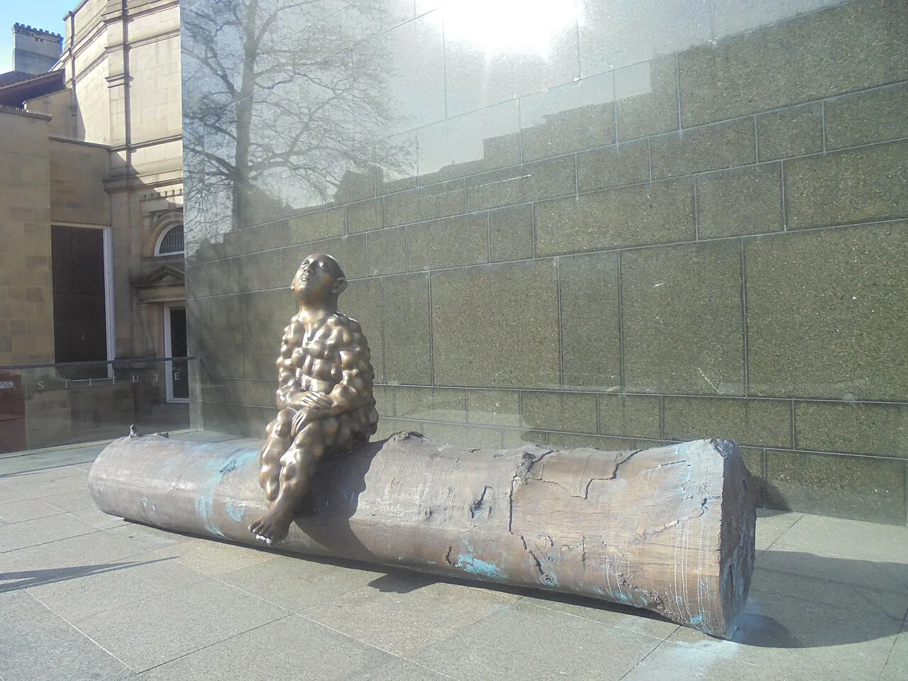 Sculpture outside of Leeds City Art Gallery th March )