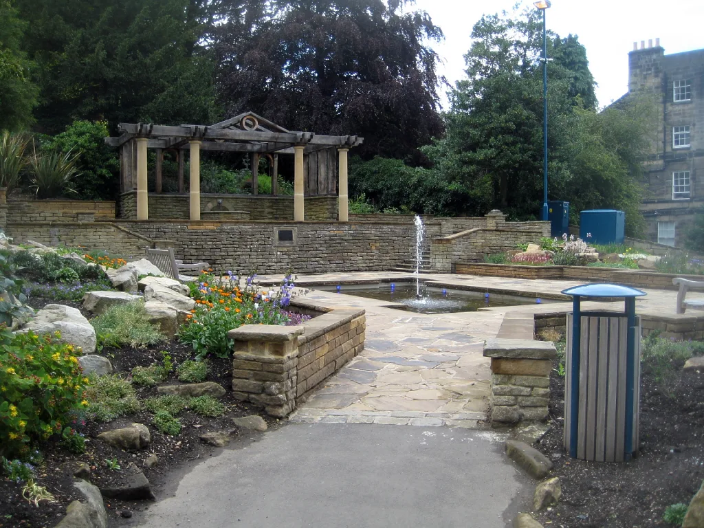 Lily Pool, Pannett Park - geograph.org.uk, Whitby