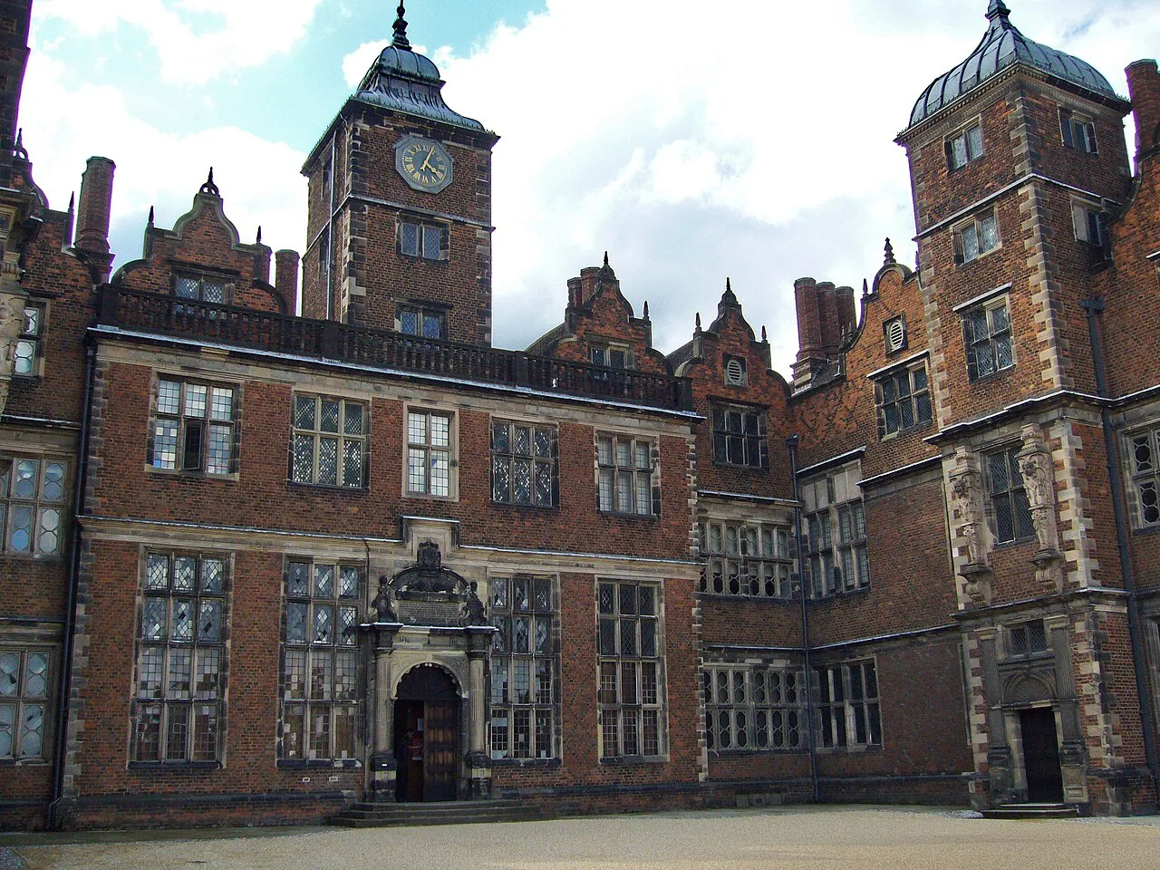 Aston Hall Birmingham - panoramio