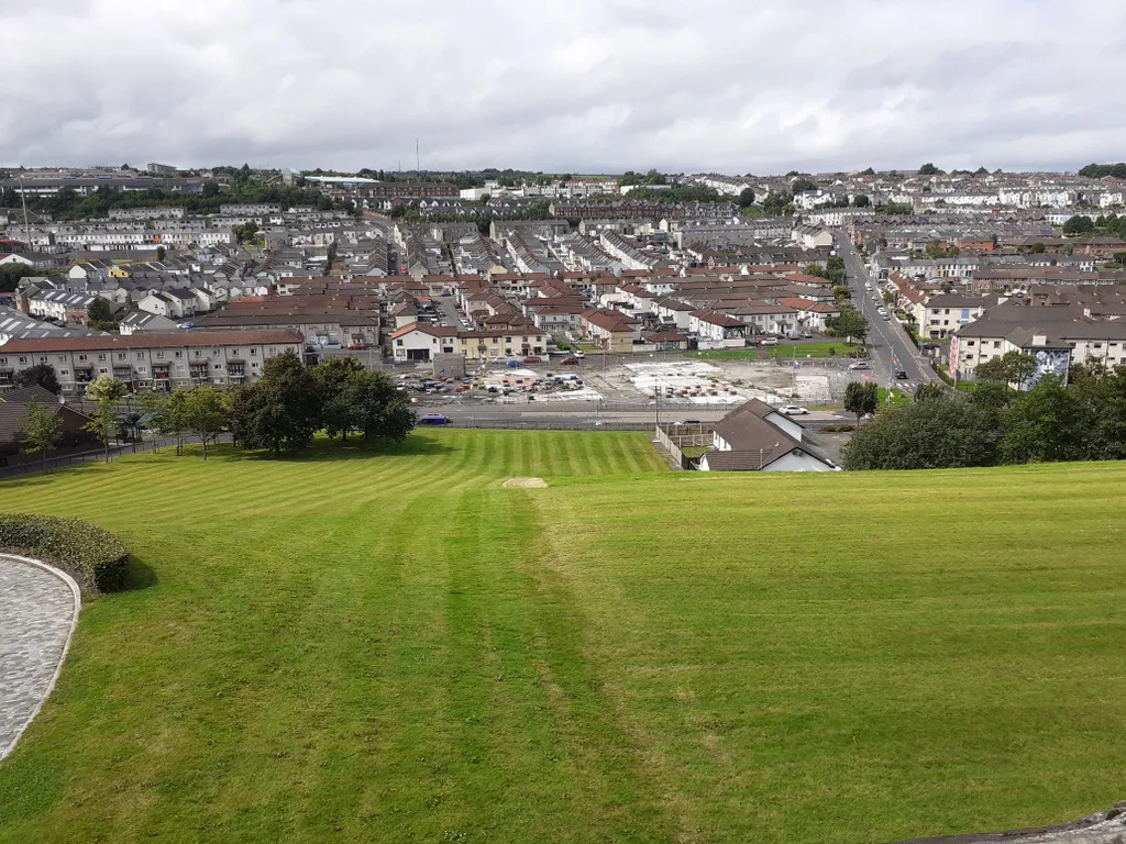 Looking towards The Bogside from Derry City Walls - geograph.org.uk