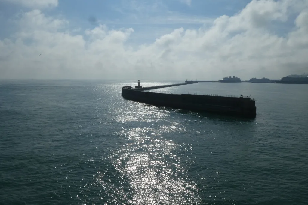 Dover Harbour Wall - geograph.org.uk