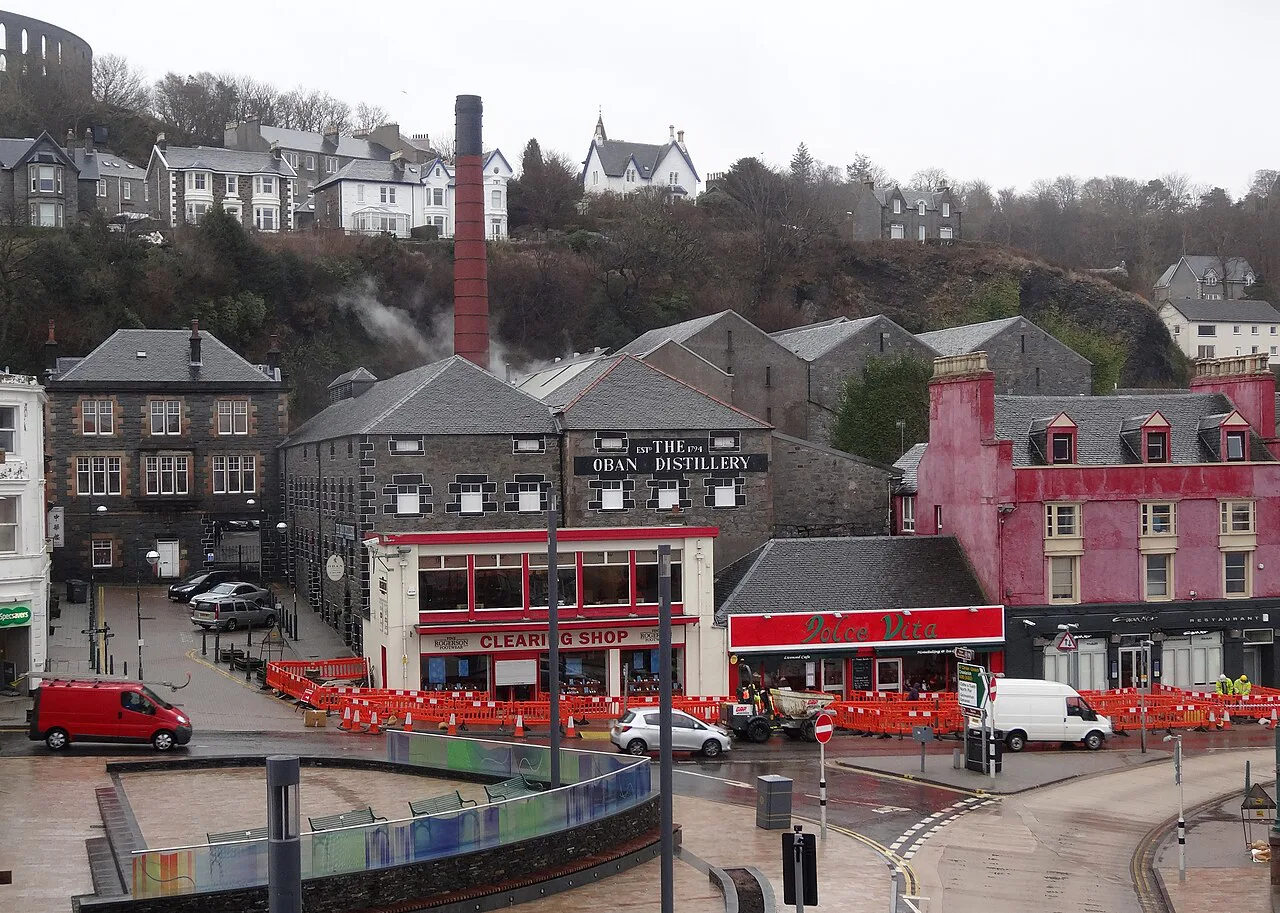 Oban Distillery - geograph.org.uk