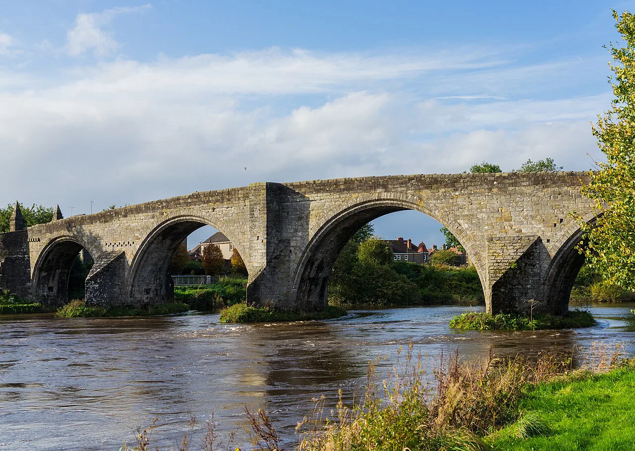 Stirling Bridge in sun (cropped)