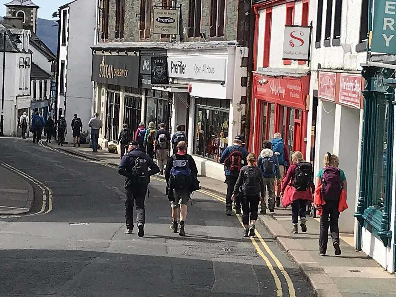 Walking into Keswick - geograph.org.uk