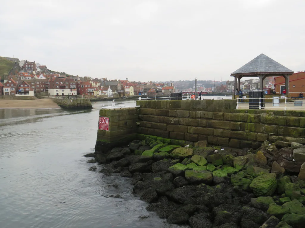 Whitby harbour - geograph.org.uk