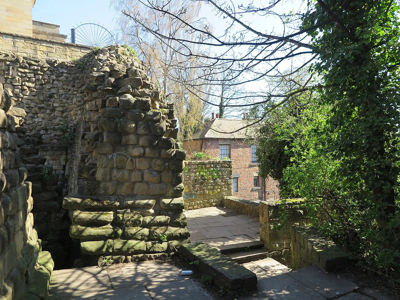 Walls near Castle Stairs, Newcastle upon Tyne - geograph.org.uk