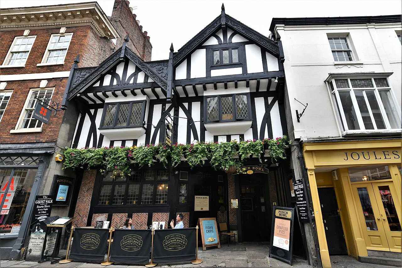 York, Stonegate, The Punch Bowl 'haunted' real ale PH - geograph.org.uk