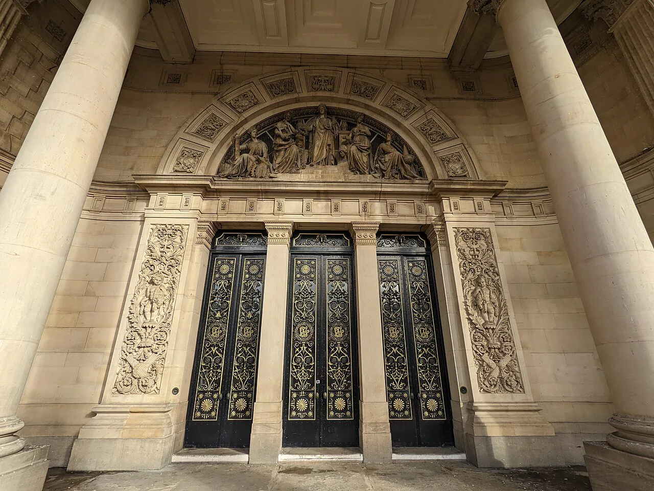 Leeds Town Hall - 22-56