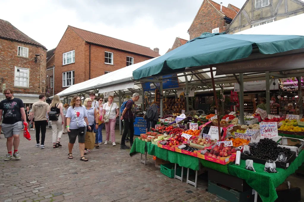 Market traders in York - geograph.org.uk