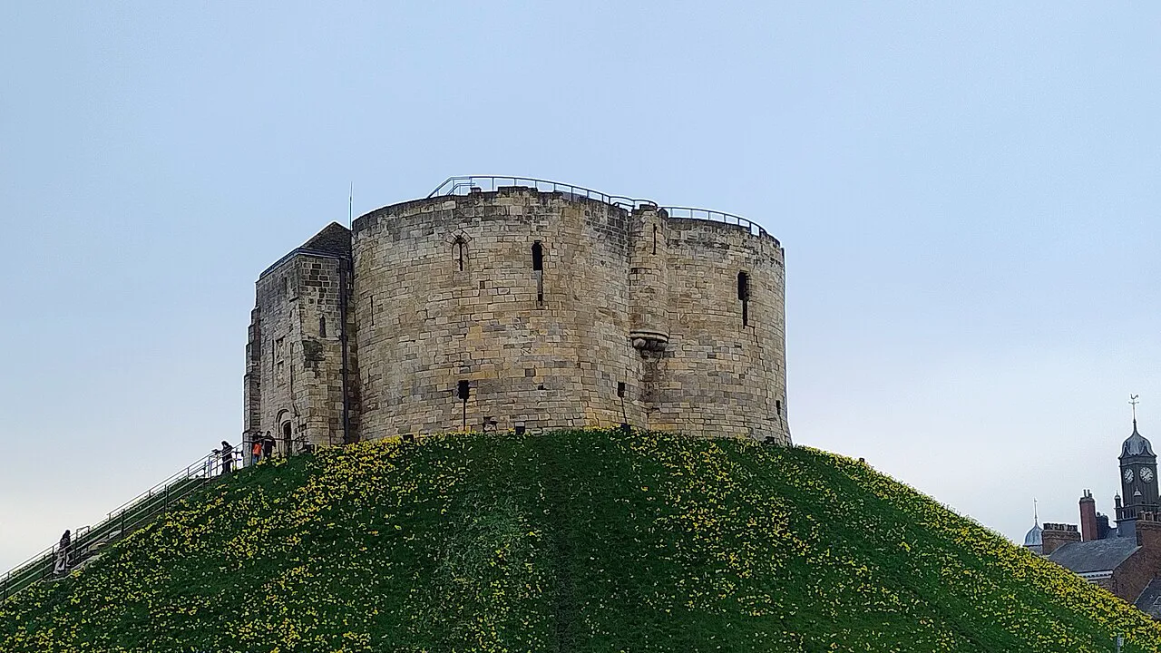Clifford's tower York - geograph.org.uk