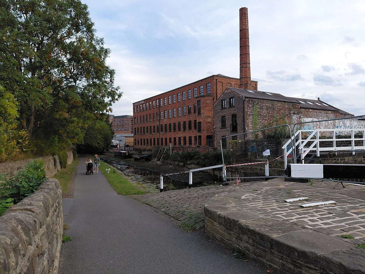 Drained canal below Oddy Locks - geograph.org.uk, Leeds