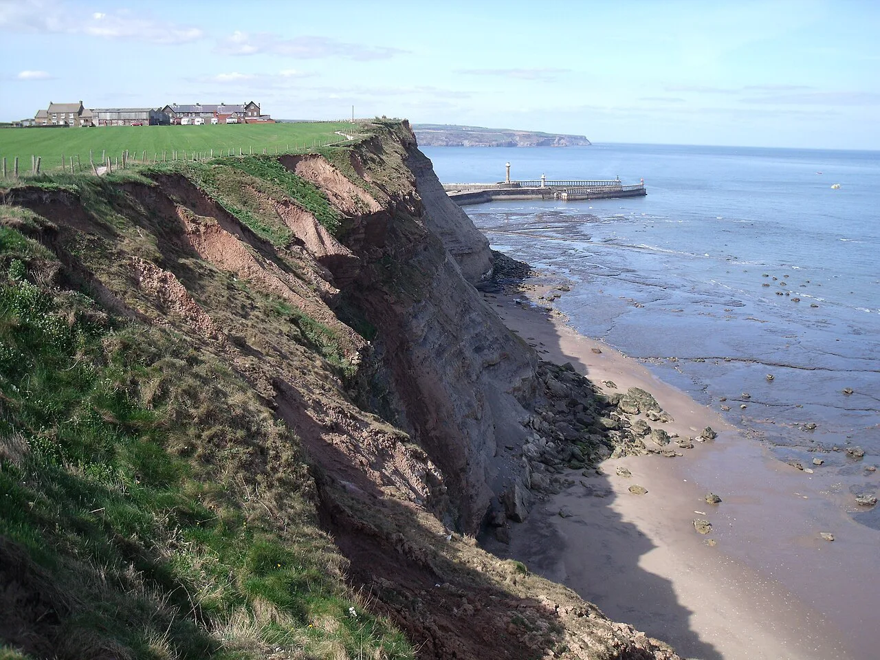 East Cliff, Whitby - geograph.org.uk