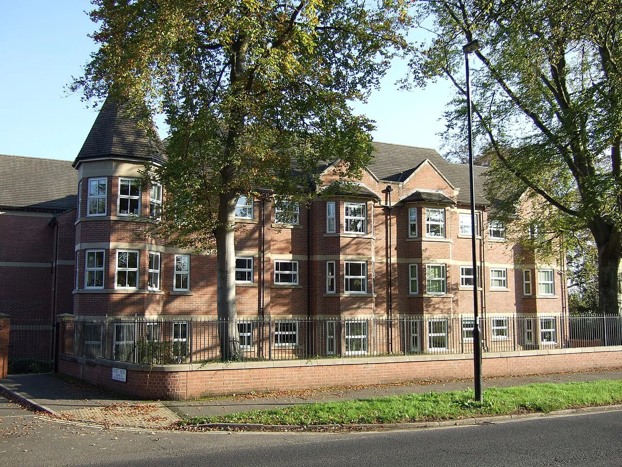 Apartments off Bishopthorpe Road - geograph.org.uk, York