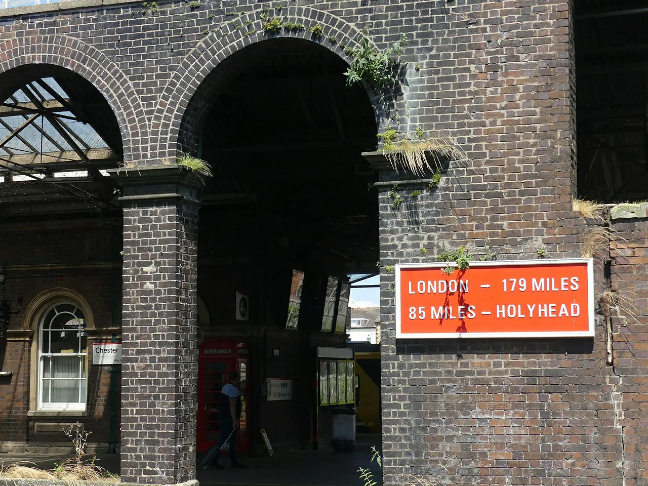 Chester Station, detail - geograph.org.uk