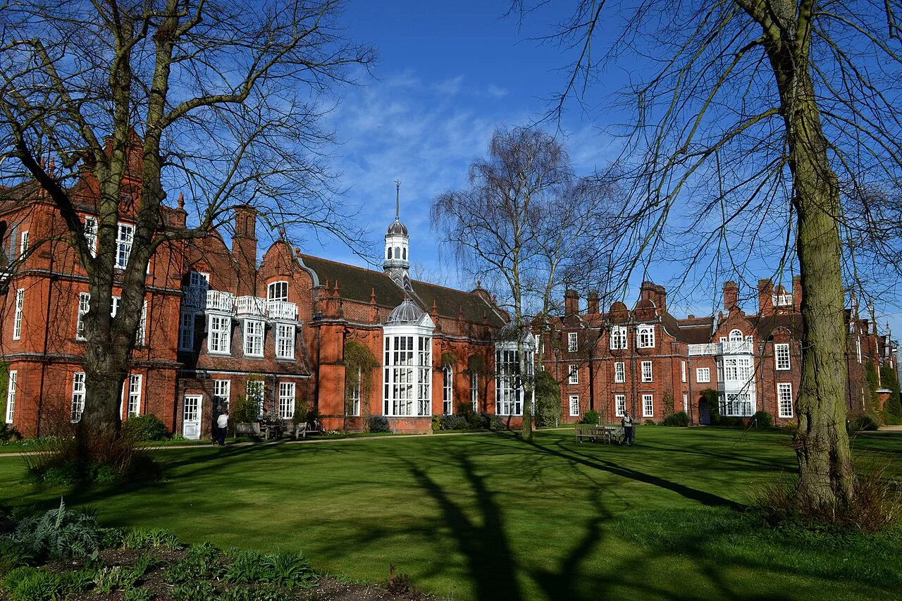 Cmglee Cambridge University Newnham College dining hall
