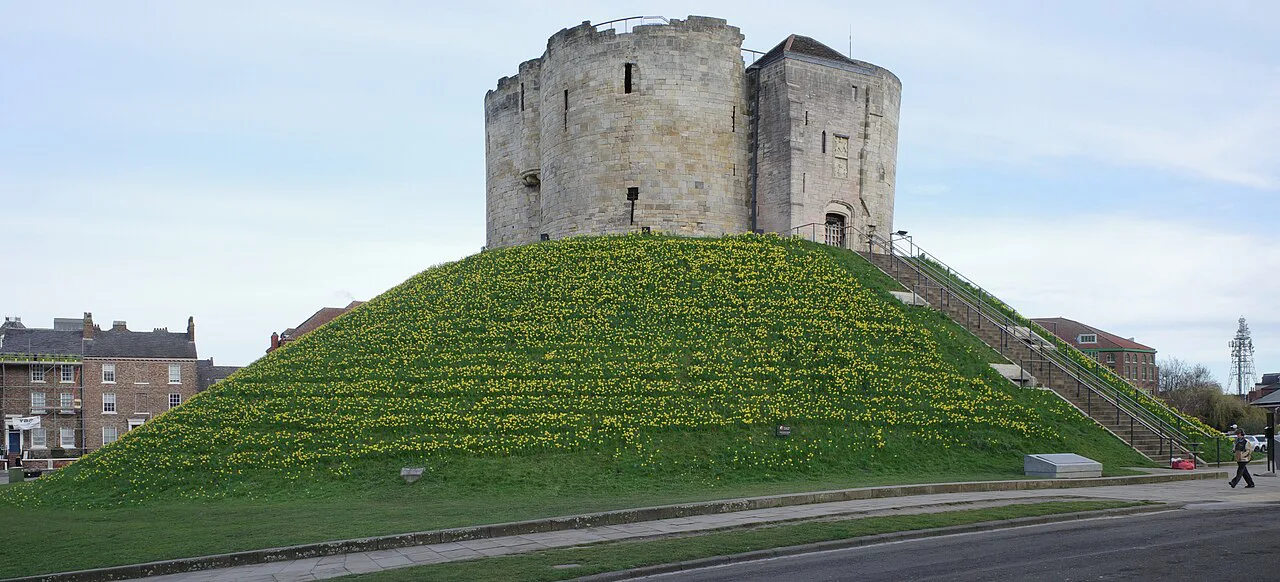 Clifford's Tower, York - geograph.org.uk