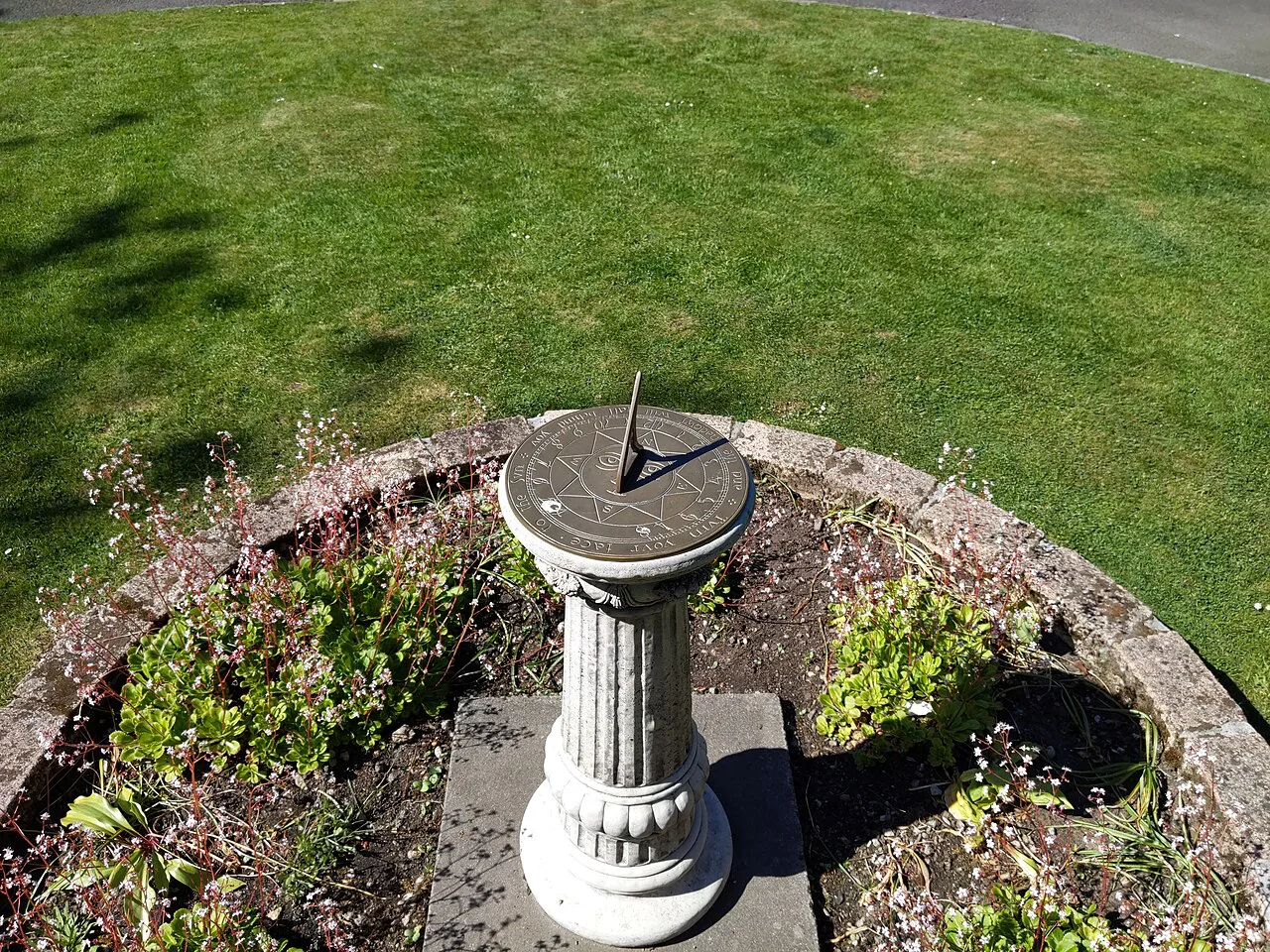 Victoria Park, Aberdeen sundial