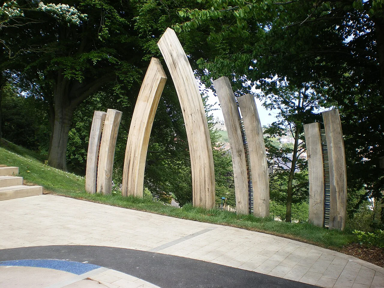 Memorial Arch, Pannett Park, Whitby (full structure) - geograph.org.uk