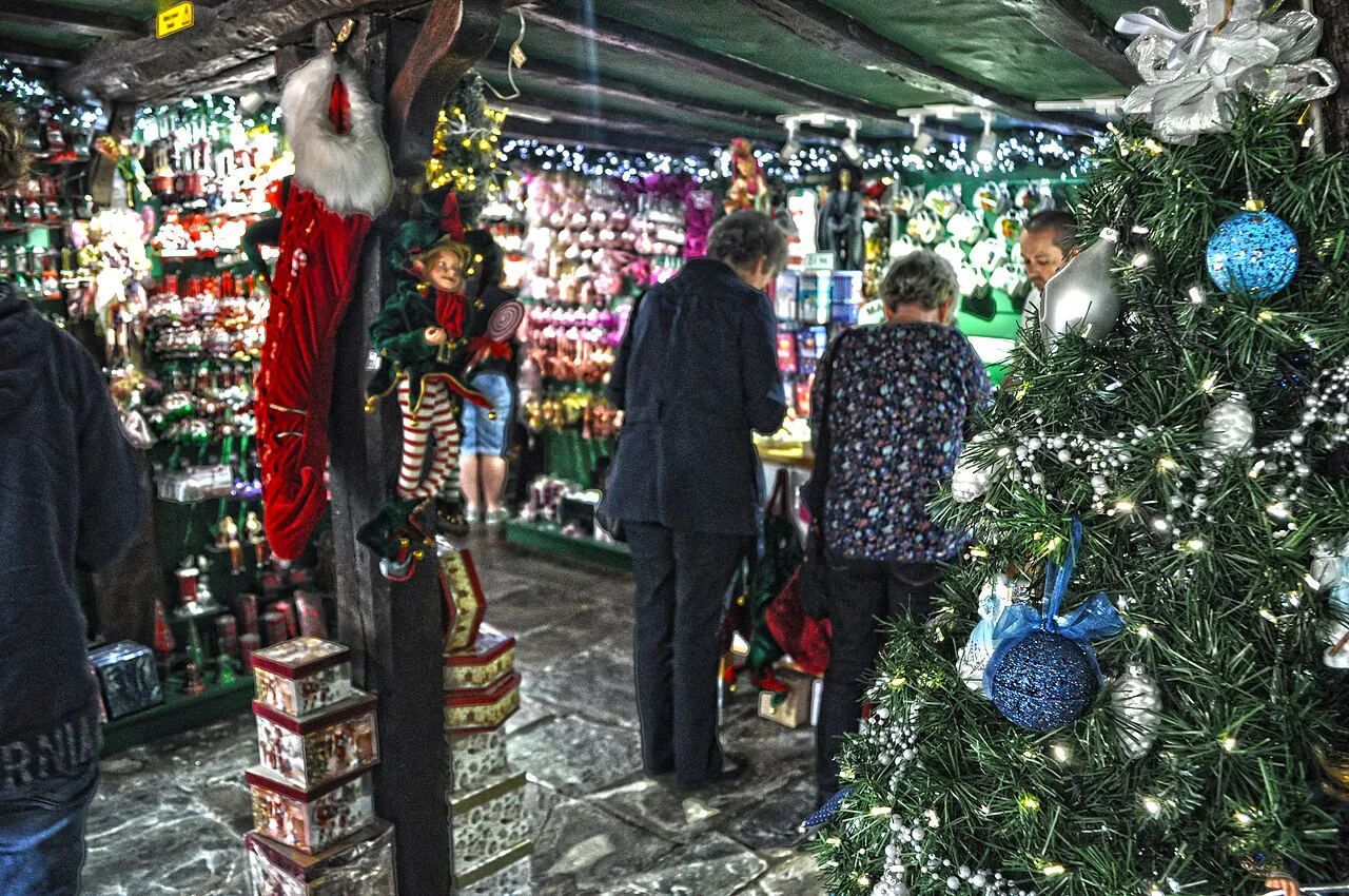 Stratford-Upon-Avon , Nutcracker Christmas Shop - geograph.org.uk