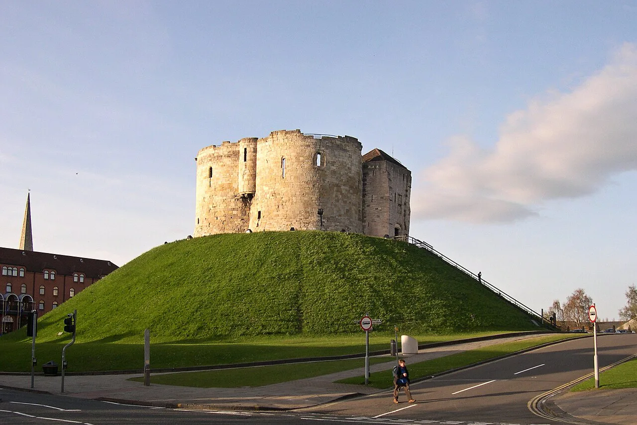 Clifford's Tower, York - geograph.org.uk